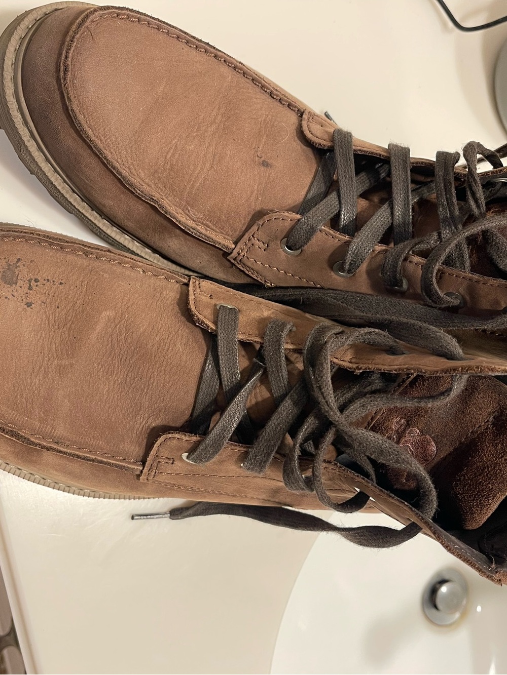 Sorel Men's Brown Leather Chukka Boots with Dark Laces